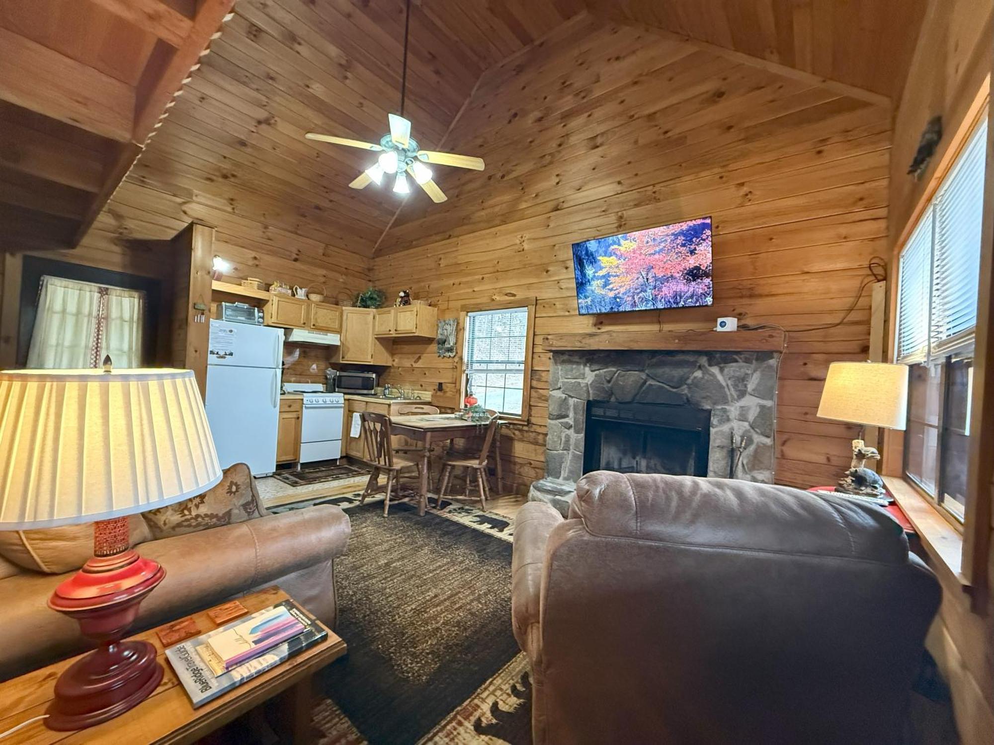 Cozy Bear Cabin-Stunning Mountain View, Dogs Welcome With Pet Rate Мегги-Вэлли Экстерьер фото